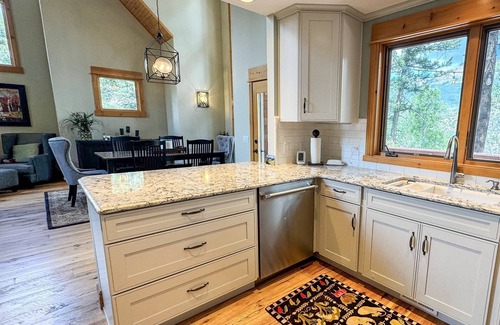 Mountain Village House | Private Mountain Home w/Hot Tub and Easy Trail + Lift Access