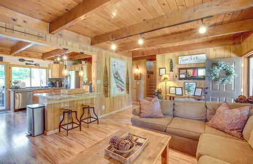 Tahoe Paradise Cabin | Idyllic Tahoe Mountain Cabin with Spa & Forest Views