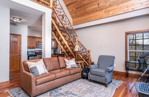 Banner Elk House | Secluded Mountain Cabin with Hot Tub and Game Room