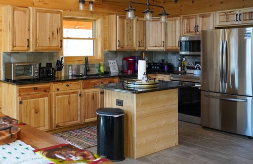 Mount Airy Cabin | Exceptional 5 Master Bedroom Mountain Cabin with Hot Tub