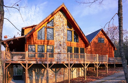 Mount Airy Cabin | Exceptional 5 Master Bedroom Mountain Cabin with Hot Tub