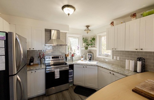 Ryerson Cottage | Tranquil Muskoka Cottage: Newly Renovated with Hot Tub