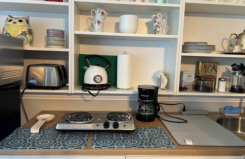 College Park Apartment | Private Gated Retreat: 2BR with Spa and Free Parking