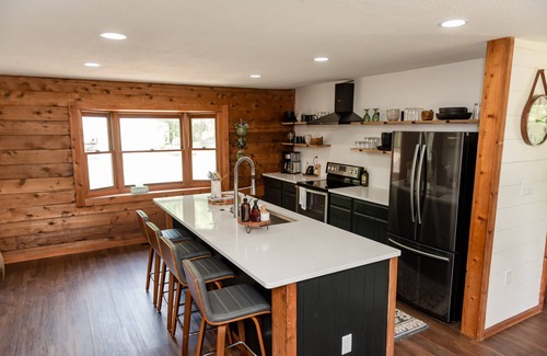 Archbold Cabin | Idyllic Cabin Retreat on 10 Acres by the Tiffin River