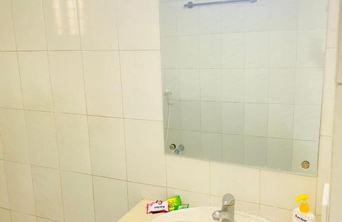 Dhaka Apartment | Cozy Budget-Friendly Couples Room - Pet & Child Friendly