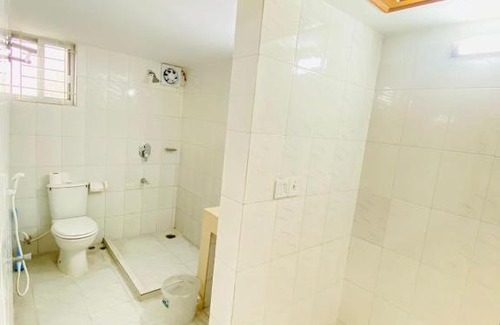 Dhaka Apartment | Cozy Budget-Friendly Couples Room - Pet & Child Friendly