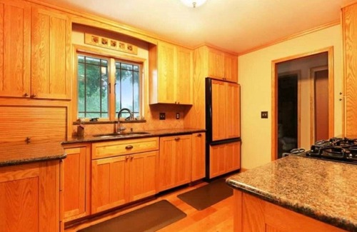 Ann Arbor House | Family-Friendly Retreat Near Ann Arbor with Full Kitchen