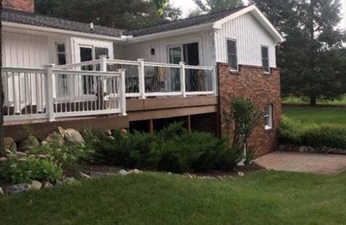 Ann Arbor House | Family-Friendly Retreat Near Ann Arbor with Full Kitchen