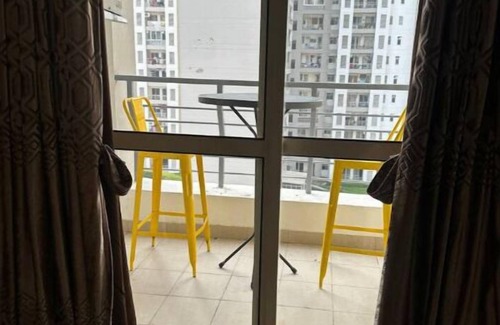 Noida Apartment | Private Oasis Garden Stunning 3 Bedroom Apartment