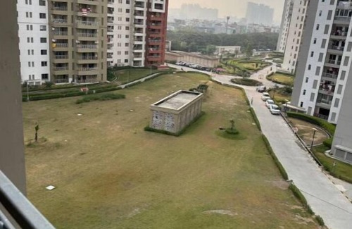 Noida Apartment | Private Oasis Garden Stunning 3 Bedroom Apartment