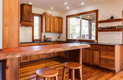 Fifeville House | Discover Your Private Oasis in a Prime Location