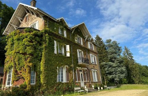 Ardenne Metropole Villa | Exclusive 20-Guest Estate with Jacuzzi & Top Reviews