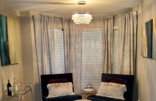 Cedar Hill House | Idyllic Retreat Near Joe Pool Lake | Top-Rated Downtown Dallas