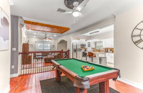 Apopka House | Perfect Retreat with Pool Table & King Bed Near Springs