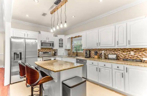 Apopka House | Perfect Retreat with Pool Table & King Bed Near Springs