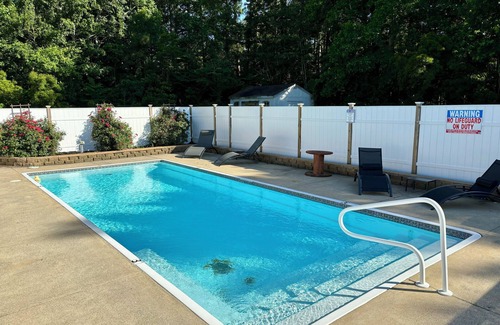 Manteo House | Dogwood Retreat: Pet-Friendly 4BR Oasis with Private Pool