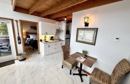 Ucluelet Cabin | Oceanfront Cabin with Hot Tub - Guest Rated 9.8/10