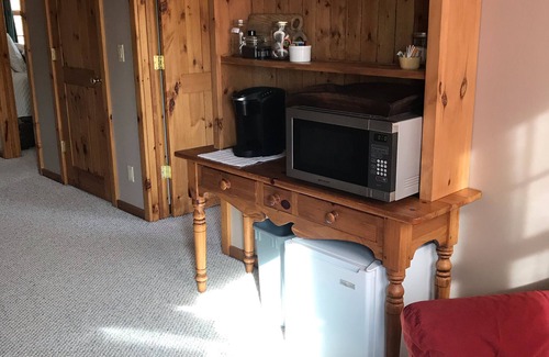 Wilson Apartment | Inviting Upper Level Suite with Kitchen - Guest Rated 10/10