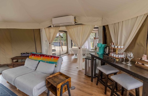 Marble Falls Apartment | Experience Glamping with Hot Tub & Mountain Views