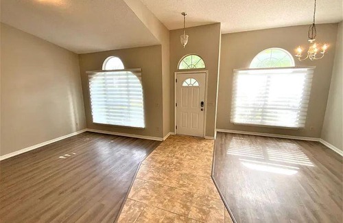 Southside Apartment | Inviting Stay for Responsible Tenants with Family Amenities