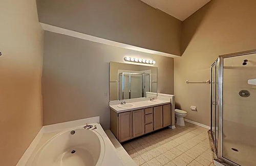 Southside Apartment | Inviting Stay for Responsible Tenants with Family Amenities