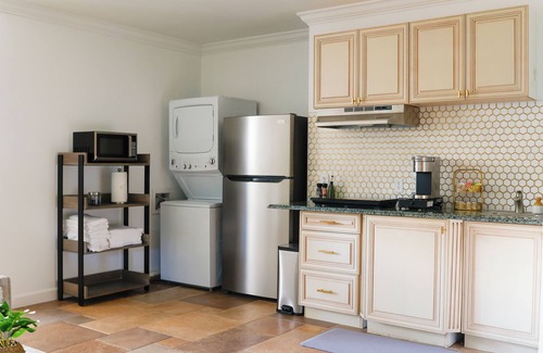 Naples Apartment | Tranquil Studio Retreat with Private Patio for Families