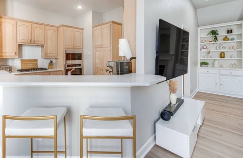 Richardson House | Inviting Texas Retreat with Patio, Game Room & Pool Access