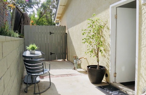 Thousand Oaks House | Cozy Retreat with Private Patio and Kitchen Amenities