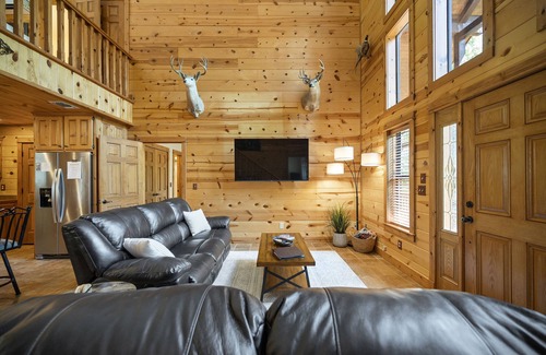 Broken Bow Cabin | Private Peaceful Cabin with Hot Tub & Huge Outdoor Fireplace