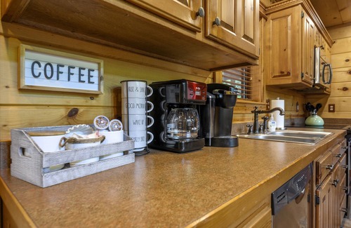 Broken Bow Cabin | Private Peaceful Cabin with Hot Tub & Huge Outdoor Fireplace