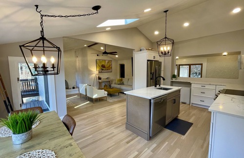 Coventry House | Escape to an Exquisite Lakefront Retreat with Heated Pool