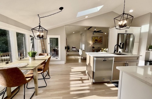 Coventry House | Escape to an Exquisite Lakefront Retreat with Heated Pool