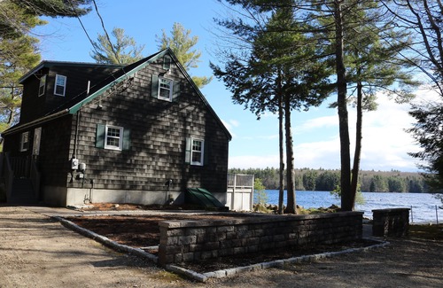 Middleton House | Experience Private Peninsula: Waterfront and Sandy Beach Bliss