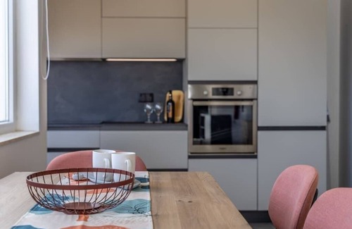 St. Andrew's Apartment | Elegant Penthouse with Spa Bath in Pembroke St Julians