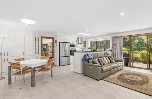 Surf Beach House | Pet-Friendly Garden Retreat, Steps from Wimbie Beach