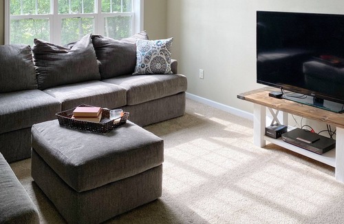 Appleton House | Pet-Friendly Retreat Near Green Bay Packers and Entertainment