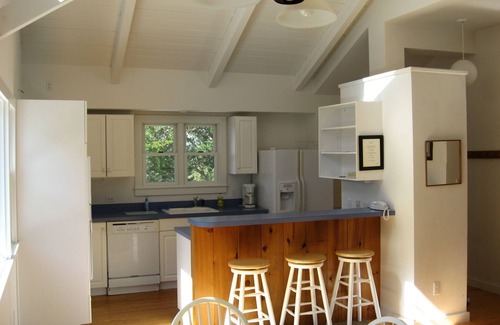 Quidnet Cottage | Cozy Pet-Friendly Family Cottage with Pool & Breakfast