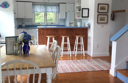 Quidnet Cottage | Cozy Pet-Friendly Family Cottage with Pool & Breakfast