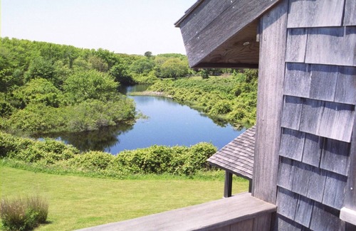 Quidnet Cottage | Cozy Pet-Friendly Family Cottage with Pool & Breakfast