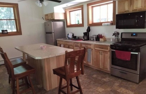 New Albany Cabin | Cozy Pet-Friendly Cabin with Ocean View & Breakfast