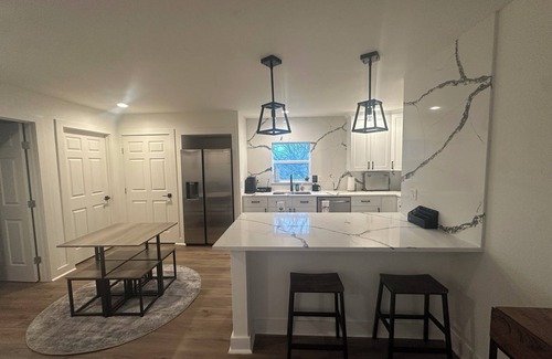 Jonestown Apartment | Private Pickleball Paradise w/Spacious 1 Bedroom Apartment & Lake Travis access
