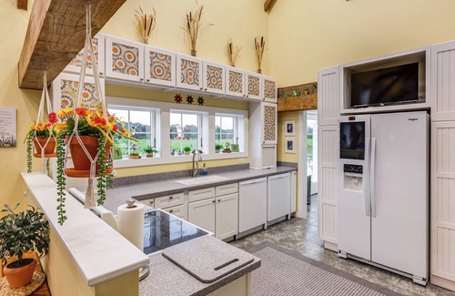 Hillsboro House | Private Ponds & Trails: Hillsboro Nature Retreat!