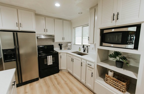 Lakeview House | Indulge in a 4-Bedroom Stay with Private Pool & Hot Tub