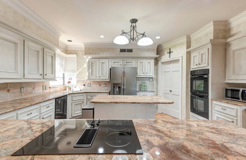 Klein House | Elegant Estate with Private Pool & Spa in Central Location