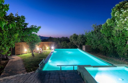 Darmarochori Villa | Beachfront Retreat with Private Pool and BBQ Area