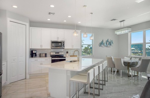 Fort Myers Beach House | Experience Sunsational Sunsets with Oceanfront Bliss
