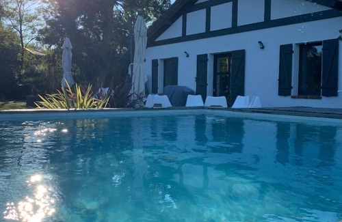 Soustons House | Private Pool Retreat with Ocean Views & 10/10 Guest Rating
