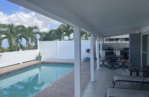 Kailua-Kona House | Exclusive Oceanfront Retreat with Private Pool & Kitchen