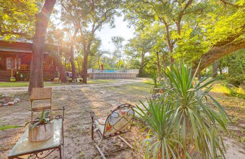 Evant House | Private Pool Fun Riverfront Retreat in Hamilton!