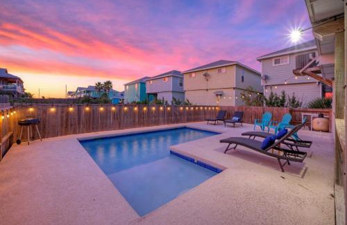 Port Aransas House | Experience Palm House by AvantStay: Pool & Game Room Oasis